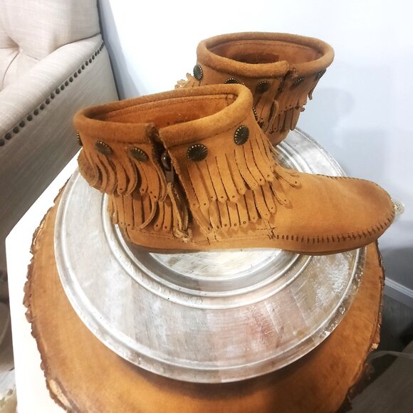 Minnetonka Leather Ankle Moccasins with Fringe Size 9 - Picture 3 of 8